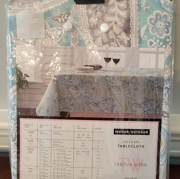 Indoor/Outdoor Tablecloth - Picture 2 of 3